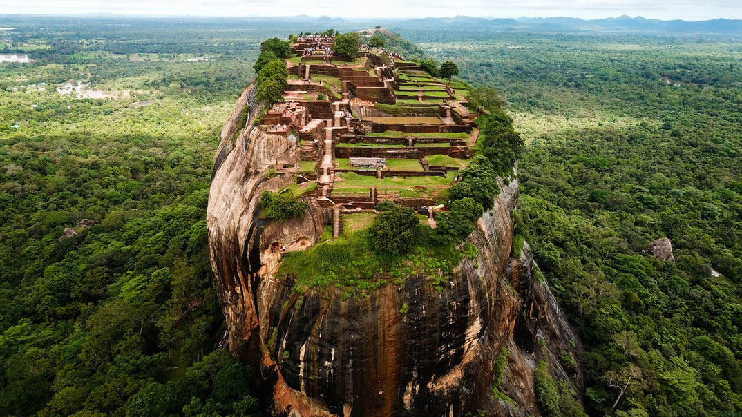 sri_lanka_sigiriya_rock.jpg